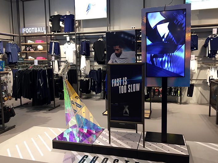 Adidas display - holografische folie - pos materialen - display op maat